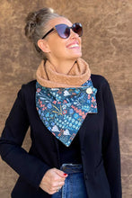 עדי בקשי צעיף שירלי חום כחול פרחים