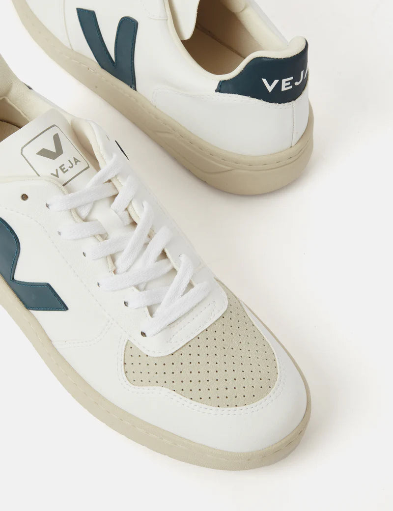 סניקרס VEJA white california