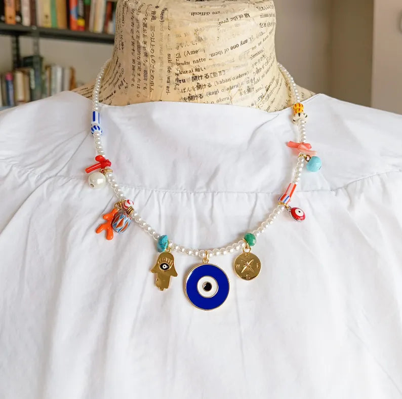 נעמה ברוש שרשרת פנינים קטנות תליוני מזל